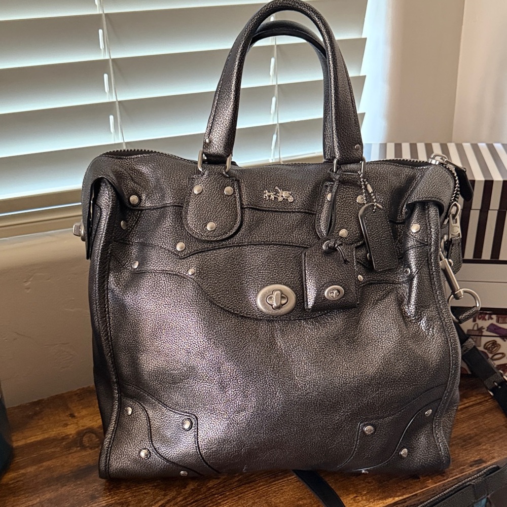 Coach Ryder XL in metallic silver
